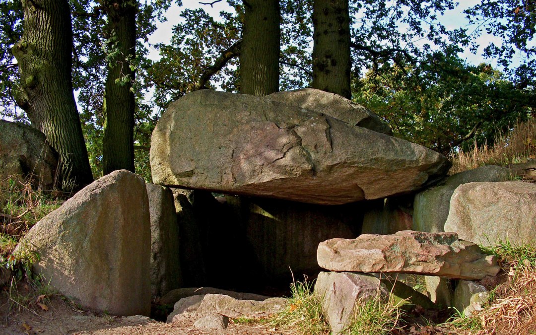 Indrukwekkende megalithische necropolis bij Lancken-Granitz, © Archäo Tour Rügen