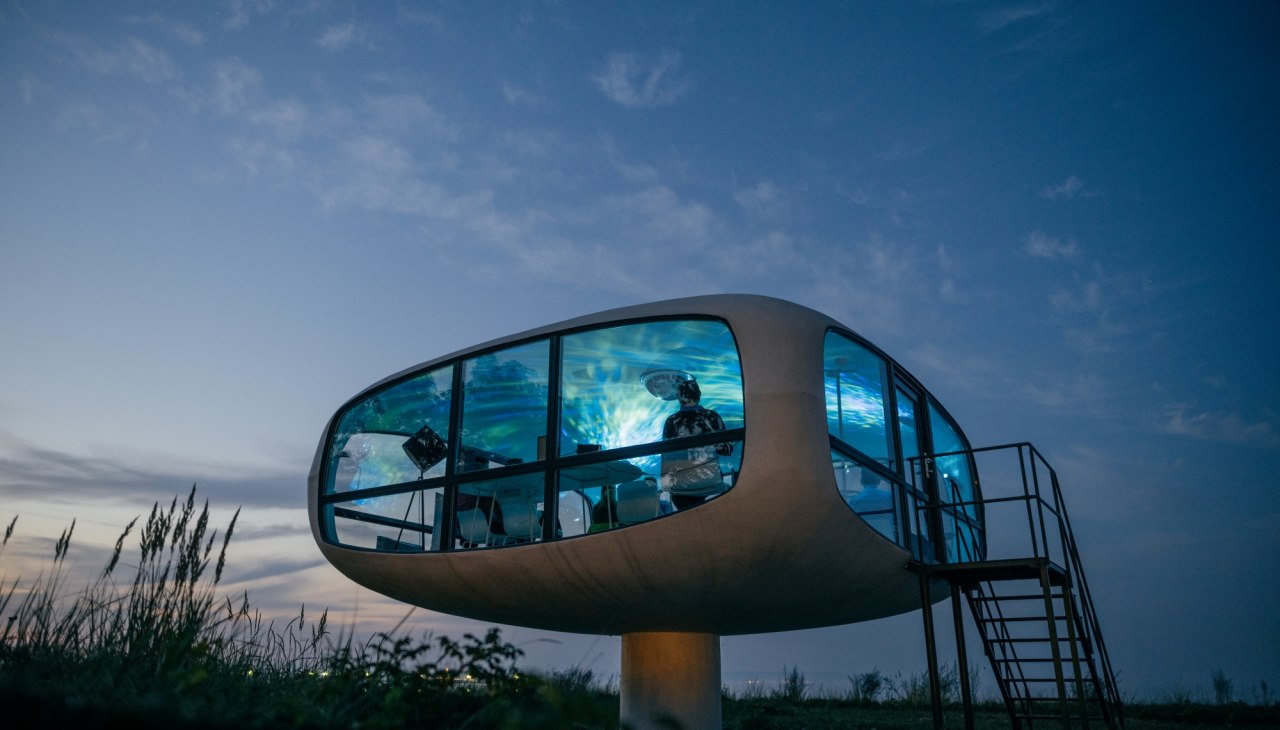 M&uuml;ther Tower, dawna wieża ratownicza na wydmach przy zejściu na plażę na Rugii., &copy; Binzer Bucht Tourismus