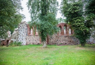 Ansicht Kirchruine Satow // &copy; Frank Burger