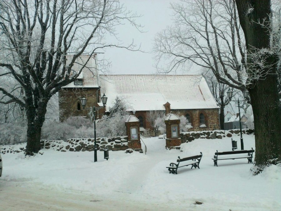 Jarmark bożonarodzeniowy wokół kościoła w Koserowie, © kirche