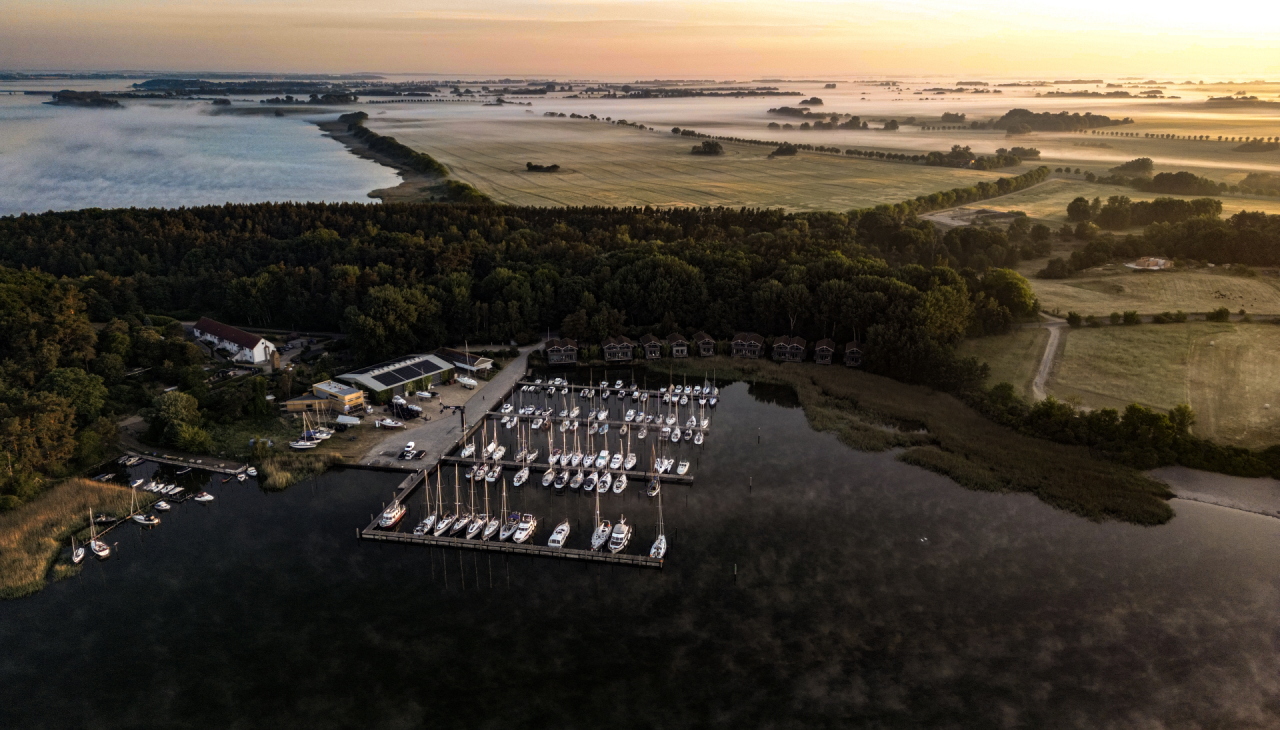 aug_23 morgen gustow hafen DJI_0080, © Florian Melzer/im-jaich aug_23 morgen gustow hafen DJI_0080, © Florian Melzer/im-jaich