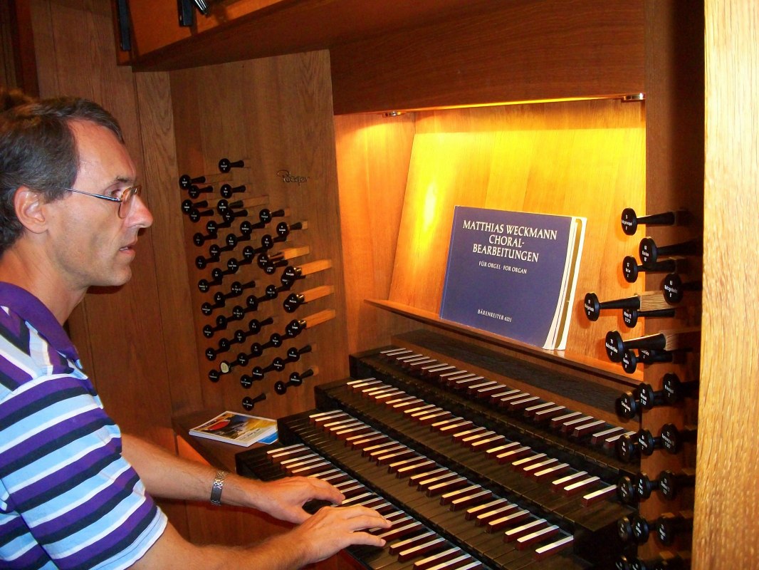 Alex Bergstedt aan het orgel // © Alex Bergstedt Alex Bergstedt aan het orgel // © Alex Bergstedt
