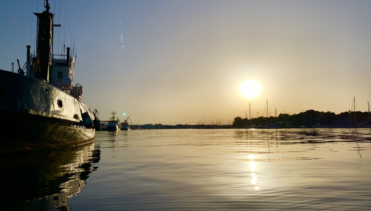 Evening atmosphere in Rostock city harbor, © Ronald Kley Evening atmosphere in Rostock city harbor, © Ronald Kley