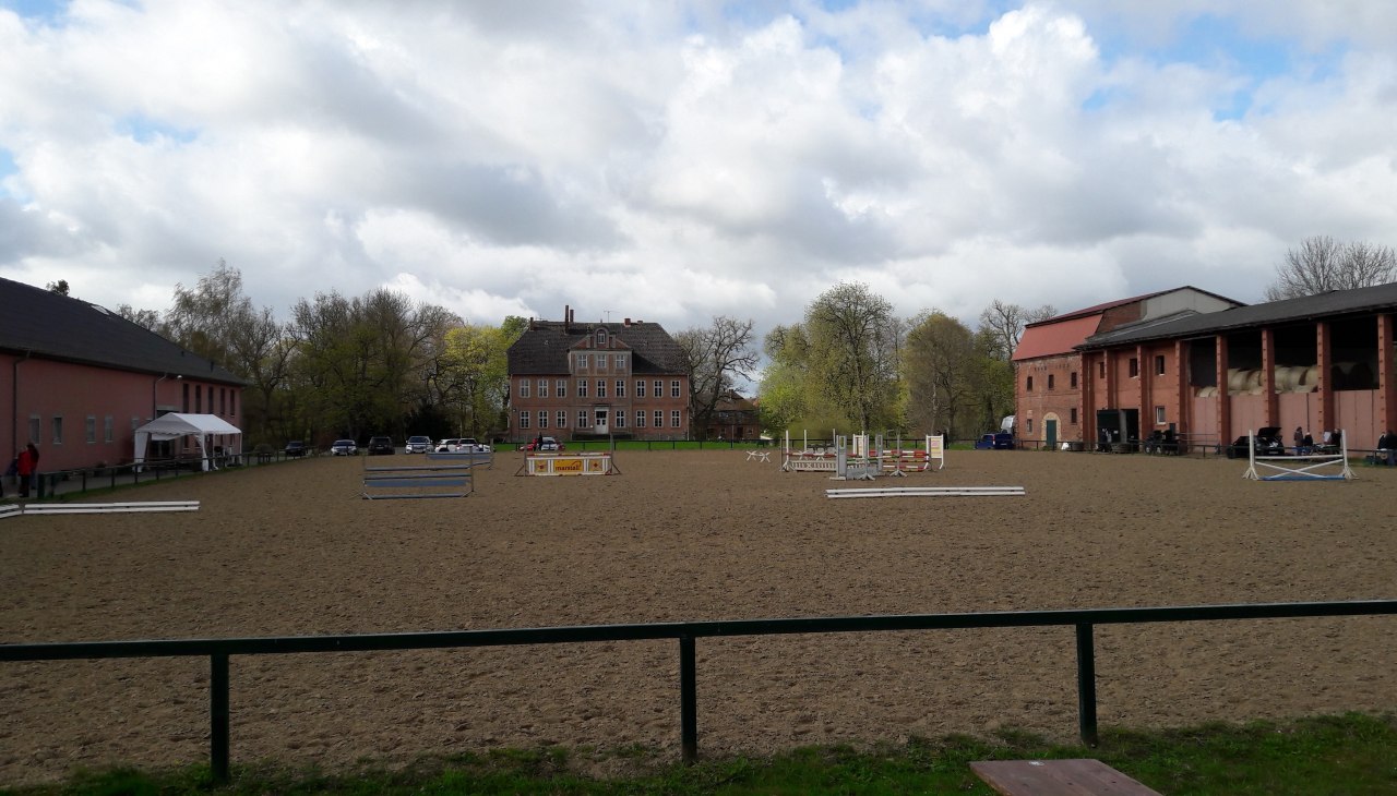 Manege rond het landhuis Reez, © Sphinx ET