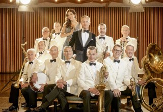 Max Raabe & the Palastorchester // &copy; Gregor Hohenberg