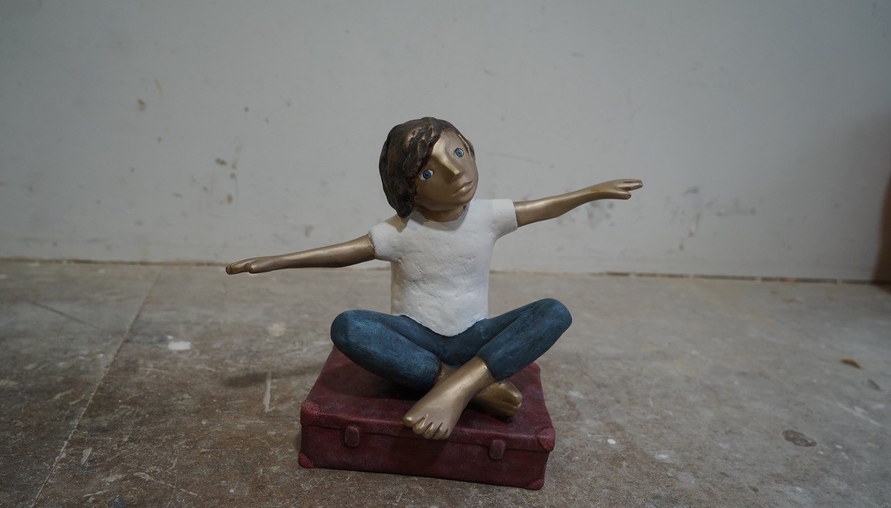 LOTTA AUF REISEN - 2023 - brąz, rozmiar 18 - ok. 27 cm, © Tamara Suhr