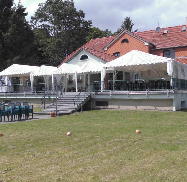 Herrenhaus Friedrichshof - Sonnenterrasse // &copy; Herrenhaus Friedrichshof