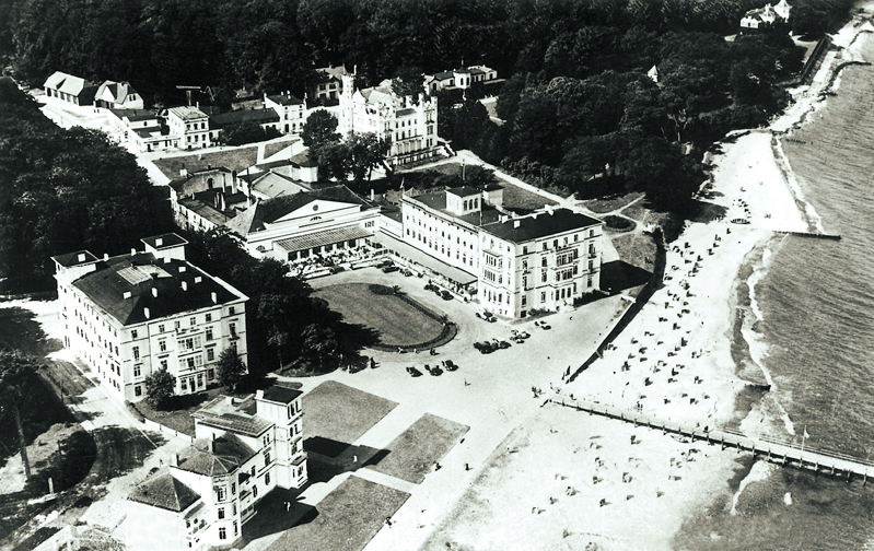 Zdjęcie lotnicze nadmorskiego kurortu Heiligendamm około 1925 r. // © A. Beckmann / Grand Hotel Heiligendamm Zdjęcie lotnicze nadmorskiego kurortu Heiligendamm około 1925 r. // © A. Beckmann / Grand Hotel Heiligendamm