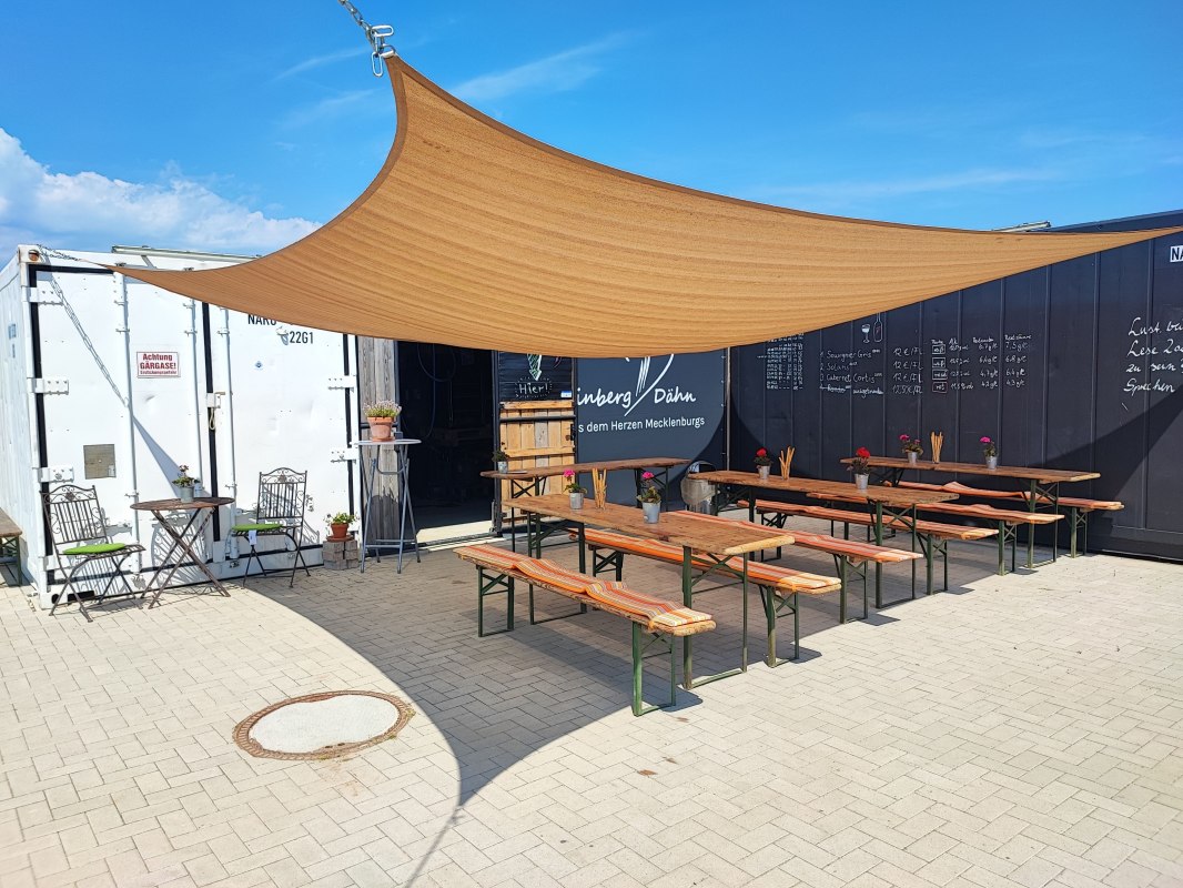 View of the terrace - space for tastings // © Juliane Dähn View of the terrace - space for tastings // © Juliane Dähn