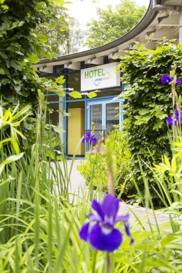 Entrance to the Hotel Ostseel&auml;nder // &copy; Hotel Ostseel&auml;nder