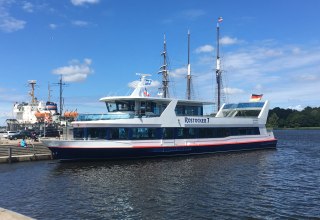 Mit Kapitän Olaf Schütt auf dem Flaggschiff "Rostocker 7" unterwegs. // © Rostocker Flotte/Olaf Schütt Mit Kapitän Olaf Schütt auf dem Flaggschiff "Rostocker 7" unterwegs. // © Rostocker Flotte/Olaf Schütt