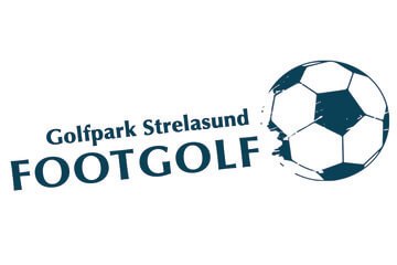 blue and white soccer with the preceding Schriftzuf Golfpark Strelasund Footgolf // &copy; Golfpark Strelasund