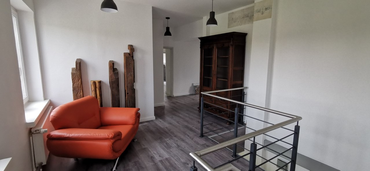 Ogólny teren rekreacyjny na piętrze dworu Levetzow // © Herrenhaus Levetzow / Bernd Lüskow Ogólny teren rekreacyjny na piętrze dworu Levetzow // © Herrenhaus Levetzow / Bernd Lüskow