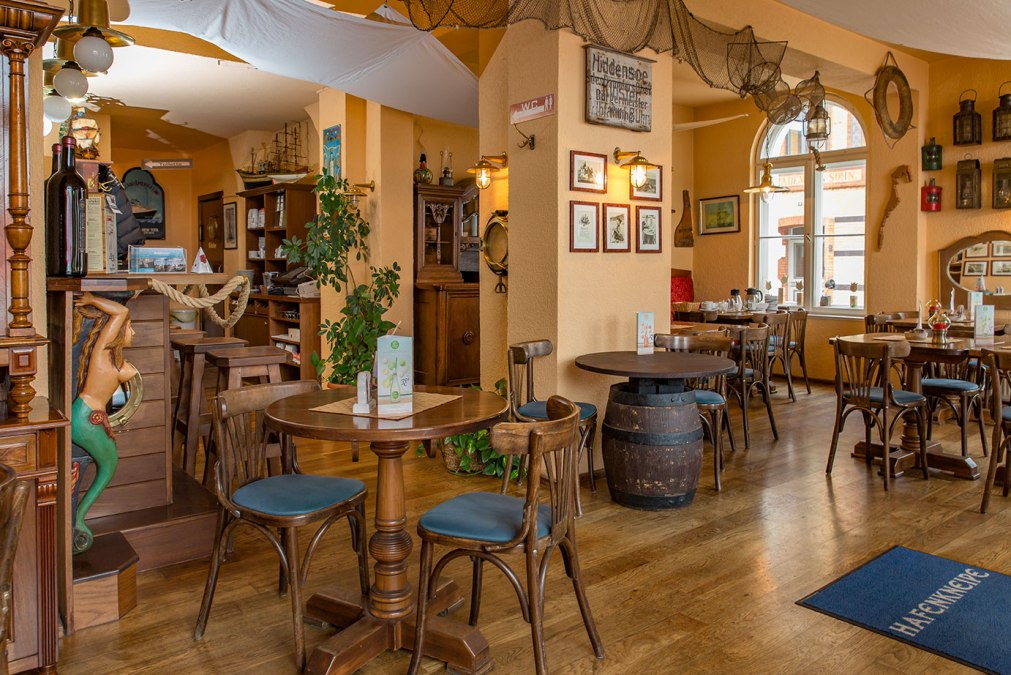 Restauracja w porcie Hiddenseer, © Hotel Hiddenseer
