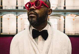 Ribbon // &copy; Batila