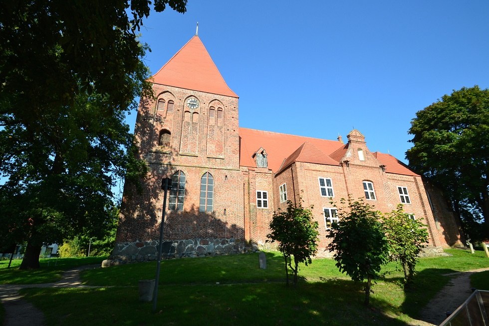 Kościół protestancki św. Michała w Sagard - dach z krzyżem., © Tourismuszentrale Rügen