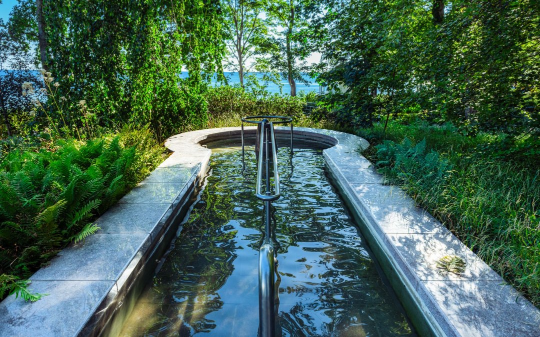 De klassieker: watertrappelbad in de Kneipp-tuin - in Göhren met uitzicht op zee., © TMV/Tiemann