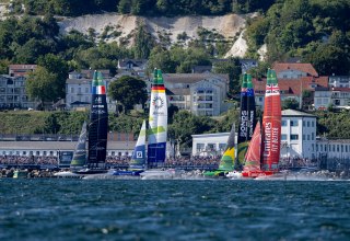 2025 Sail GP F50 Katamarane in Action vor der K&uuml;ste Sassnitz // &copy; Sail GP