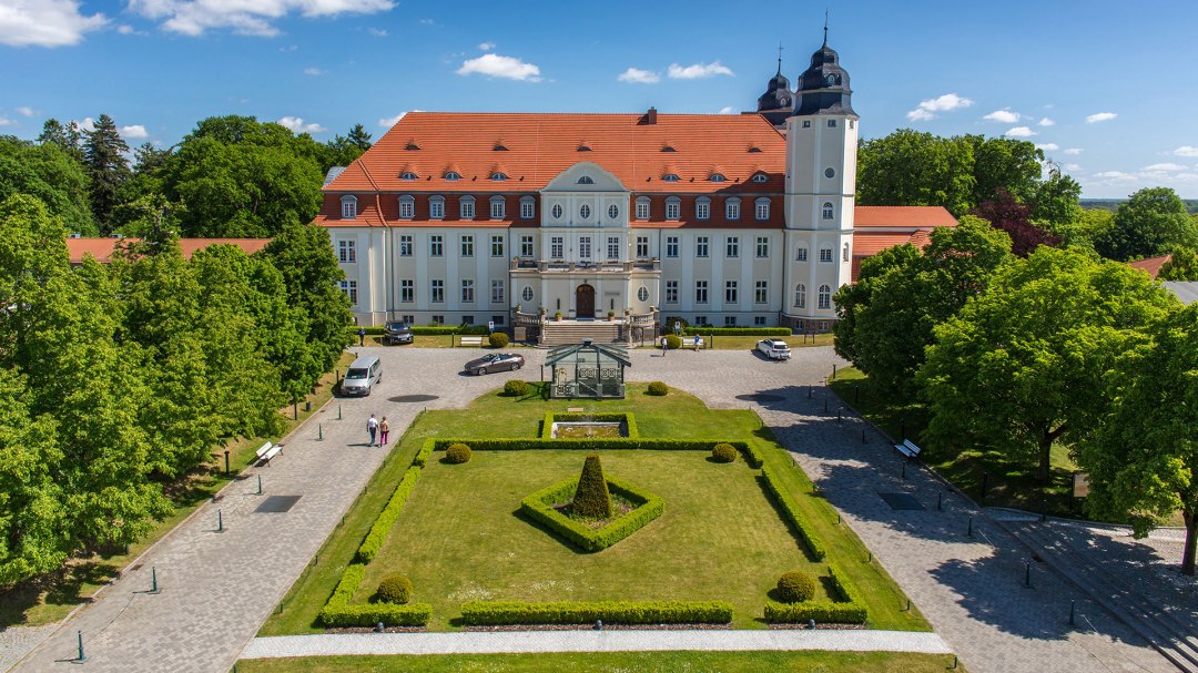 Widok z zewnątrz - zamek Fleesensee, © Schloss Fleesensee