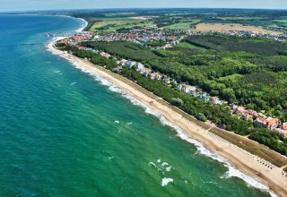 Kühlungsborn en zijn ideale surfplekken vanuit de lucht // © Touristik-Service-Kühlungsborn GmbH Kühlungsborn en zijn ideale surfplekken vanuit de lucht // © Touristik-Service-Kühlungsborn GmbH