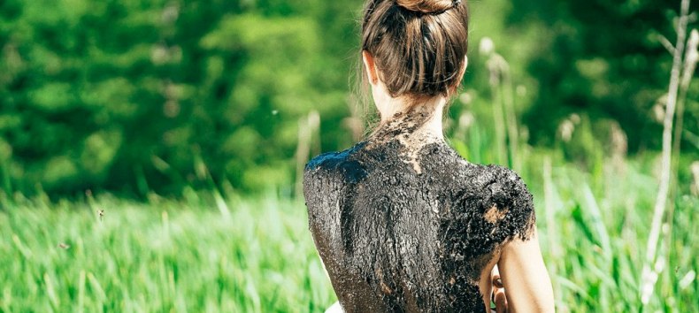 For rheumatic diseases peat applications can provide relief // &copy; MV-T/H2F