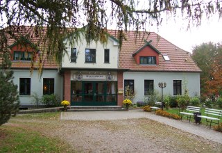 Herrenhaus Friedrichshof - Hofzufahrt // © Herrenhaus Friedrichshof Herrenhaus Friedrichshof - Hofzufahrt // © Herrenhaus Friedrichshof