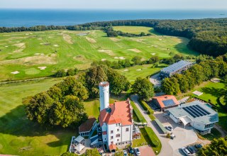 Widok z lotu ptaka na teren zamku Ranzow, © Schloss Ranzow / FotoArt Mirko Boy
