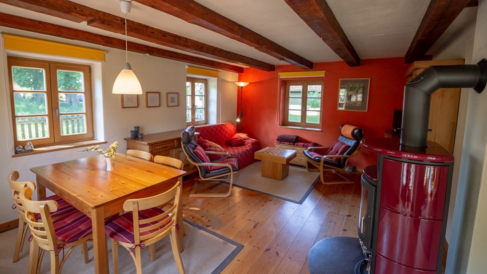 De woonkamer met houtkachel, © Rebekka Meßner