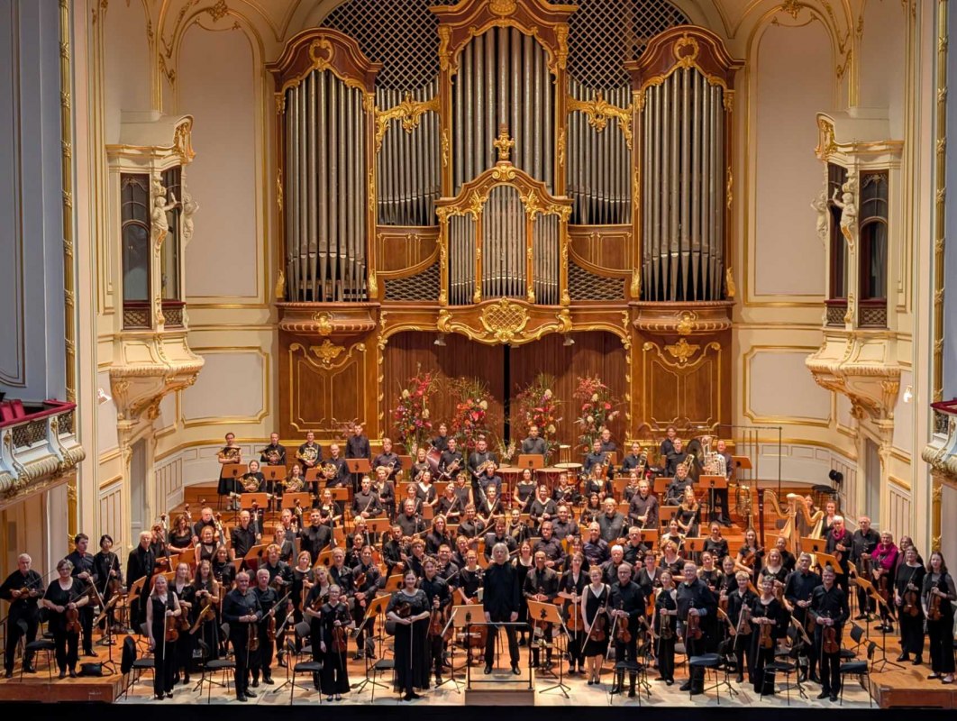 Bundes&auml;rztephilharmonie met J&uuml;rgen Bruns 2025 in de Laeiszhalle Hamburg // &copy; Bundes&auml;rztephilharmonie