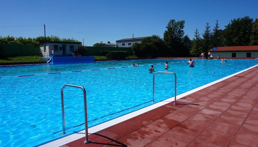 Kirch Baggendorf swimming pool with 50 m lane, large playground and sports facilities // © Amt Recknitz-Trebeltal Kirch Baggendorf swimming pool with 50 m lane, large playground and sports facilities // © Amt Recknitz-Trebeltal