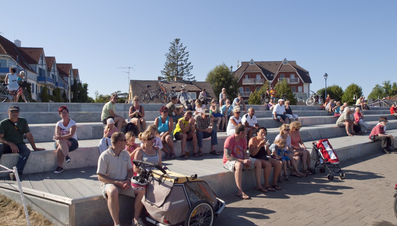 Zingster haven - de ideale plek om te ontspannen en tot rust te komen. Havenconcerten zorgen hier voor entertainment., &copy; Frank Burger