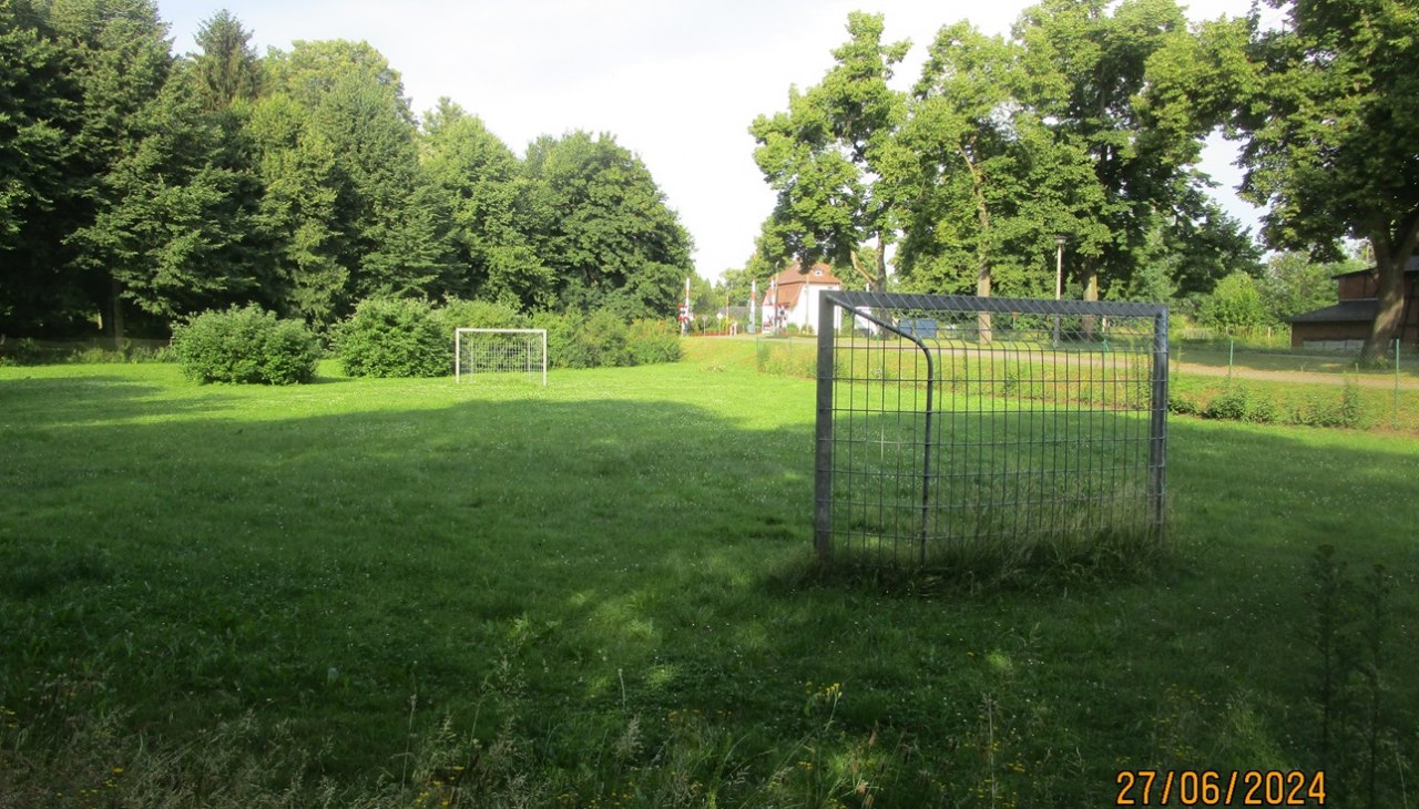 Stacja kolejowa z placem zabaw, &copy; Jonas Kurverwaltung