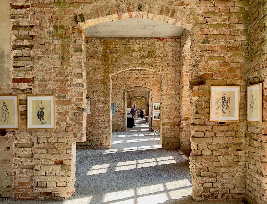 Tentoonstelling in het kasteel van Kunst Offen // © Schloss Broock GmbH & Co. KG / Jan Fischer Tentoonstelling in het kasteel van Kunst Offen // © Schloss Broock GmbH & Co. KG / Jan Fischer