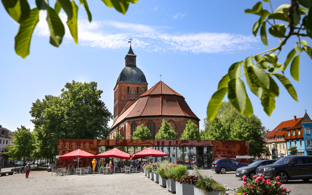 Rynek Ribnitz-Damgarten z kościołem Mariackim, © TMV/Gohlke
