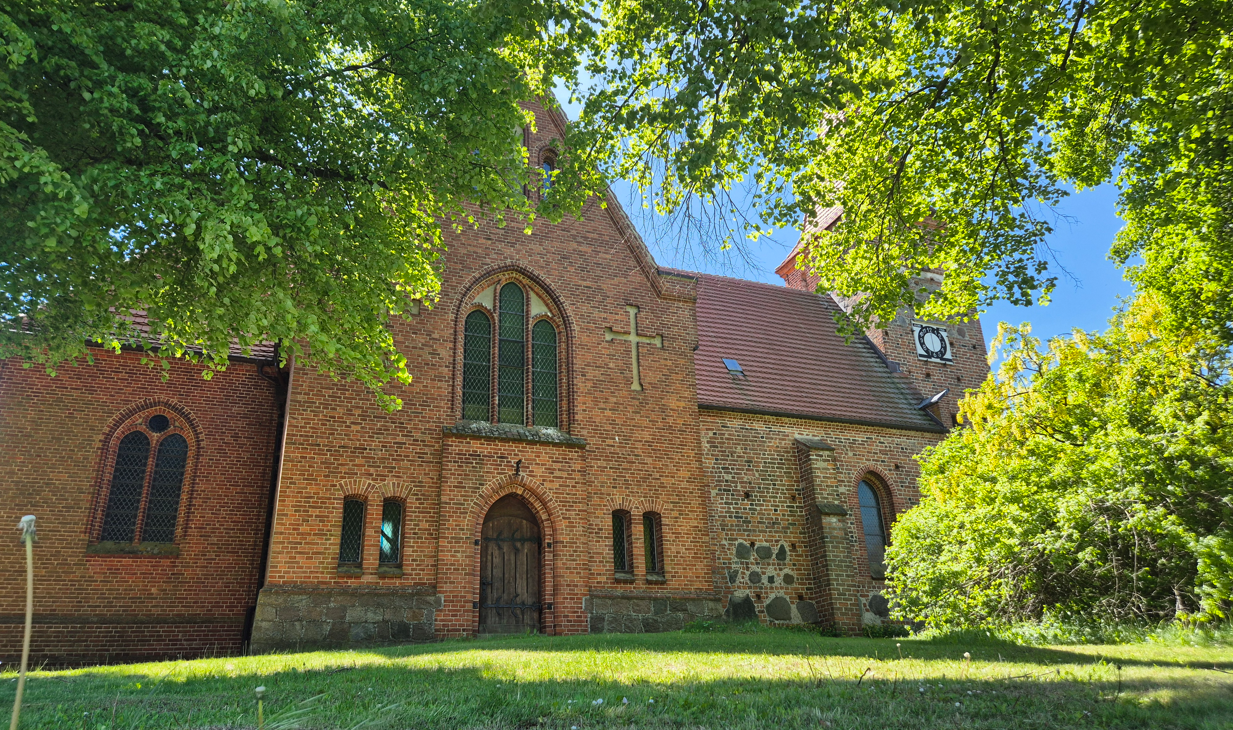 Kirche Gielow1, © Gina Schulenberg Kirche Gielow1, © Gina Schulenberg