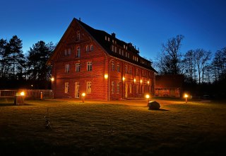 Außenansicht - Blick vom großzügen Garten // © Benita Röhl Außenansicht - Blick vom großzügen Garten // © Benita Röhl