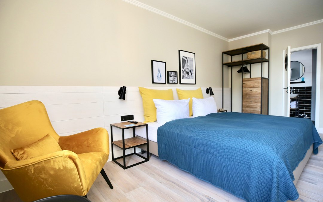 Example picture cabin & berth - furniture made of wood & steel in retro look and comfortable seating furniture, © Henry Böhm