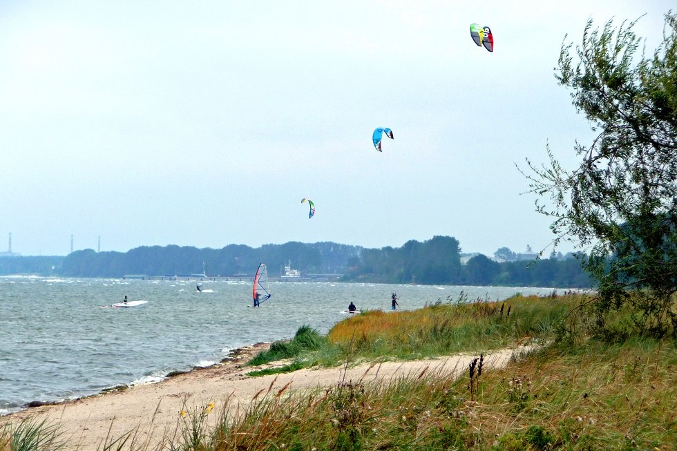Baai bij Gahlkow met watersporters, © Sabrina Wittkopf-Schade