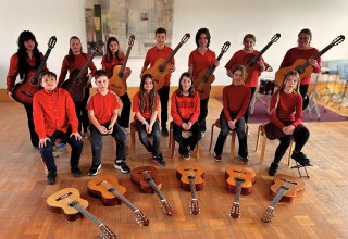 Guitar students of all ages are eagerly looking forward to the concert. // © Kon.centus Guitar students of all ages are eagerly looking forward to the concert. // © Kon.centus