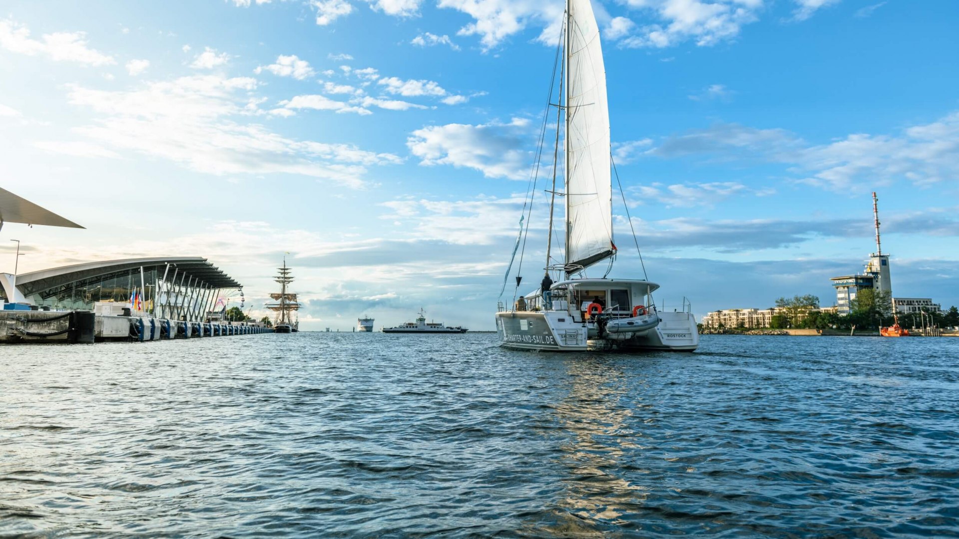 Het is jammer dat de zonsondergangscruise op de catamaran maar vier uur duurt., &copy; TMV/Tiemann