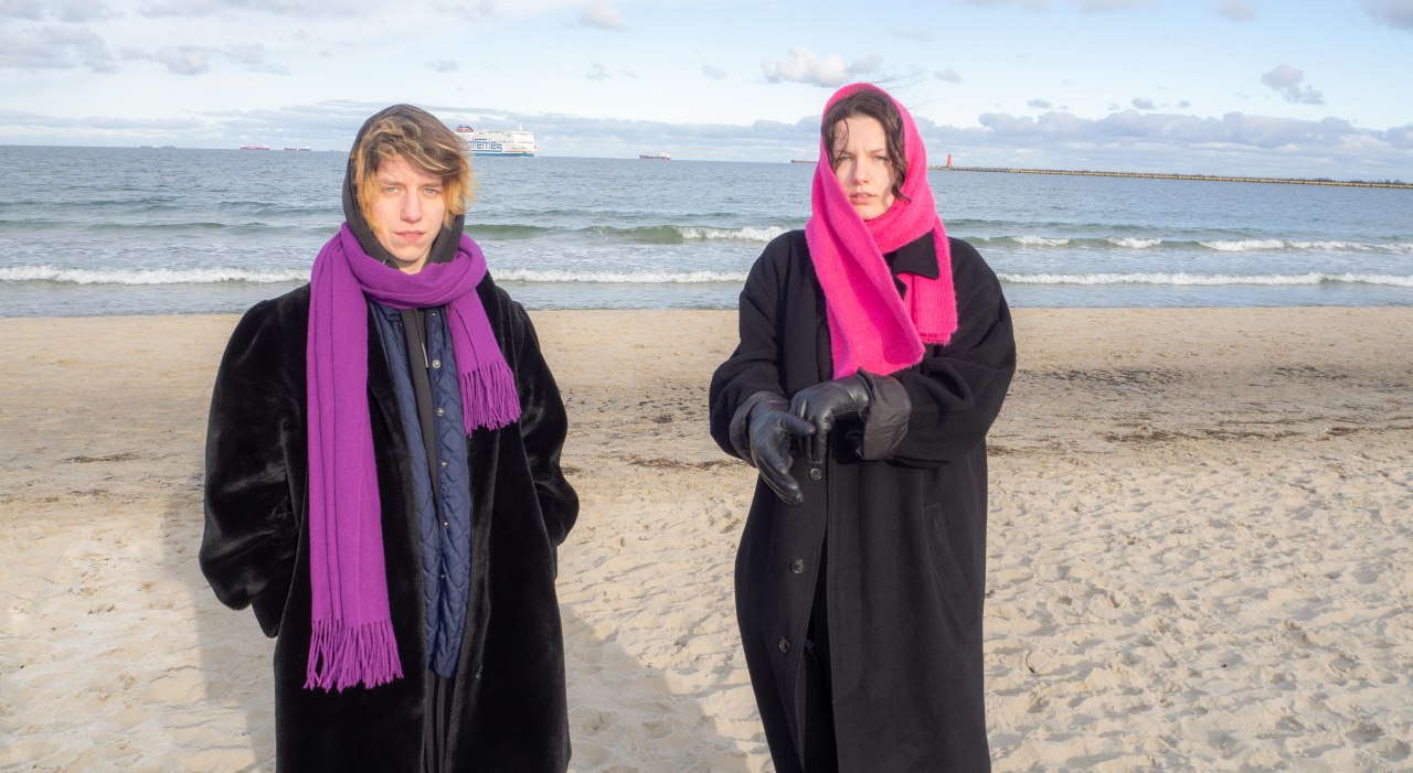 Emilia Gołos (piano/synthesizer) and Zuza Jasinska (vocals), &copy; Aksel Cetner