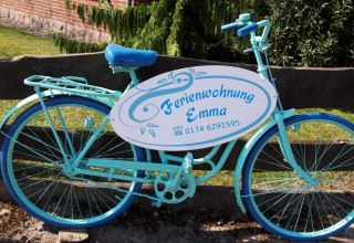 De reclamefiets voor de vakantiewoning "Emma" // © Bärbel Kuhrt De reclamefiets voor de vakantiewoning "Emma" // © Bärbel Kuhrt