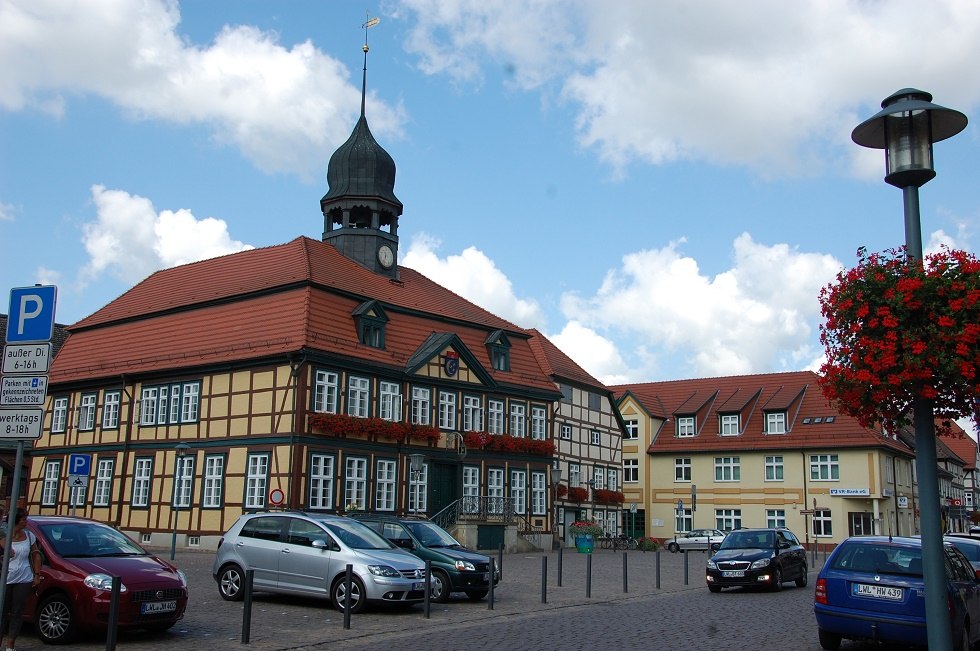The Grabower town hall stands representatively in the center of the half-timbered town., © Gabriele Skorupski The Grabower town hall stands representatively in the center of the half-timbered town., © Gabriele Skorupski