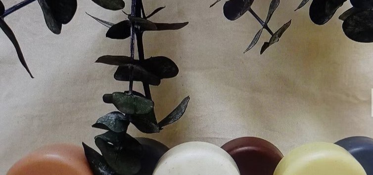 Samodzielne wytwarzanie stałych mydeł i stałych szamponów // © Duftnoten-Ziolkowski Samodzielne wytwarzanie stałych mydeł i stałych szamponów // © Duftnoten-Ziolkowski