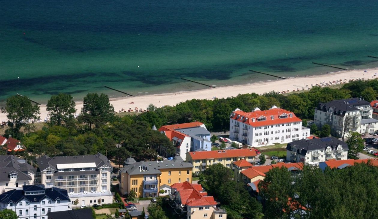 Widok z lotu ptaka Am Weststrand Aparthotel Kühlungsborn, © Am Weststrand Aparthotel Kühlungsborn Widok z lotu ptaka Am Weststrand Aparthotel Kühlungsborn, © Am Weststrand Aparthotel Kühlungsborn