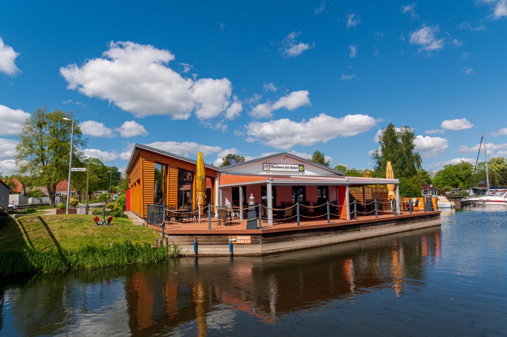 Lakeside terrace on the Peene, © Orlowski