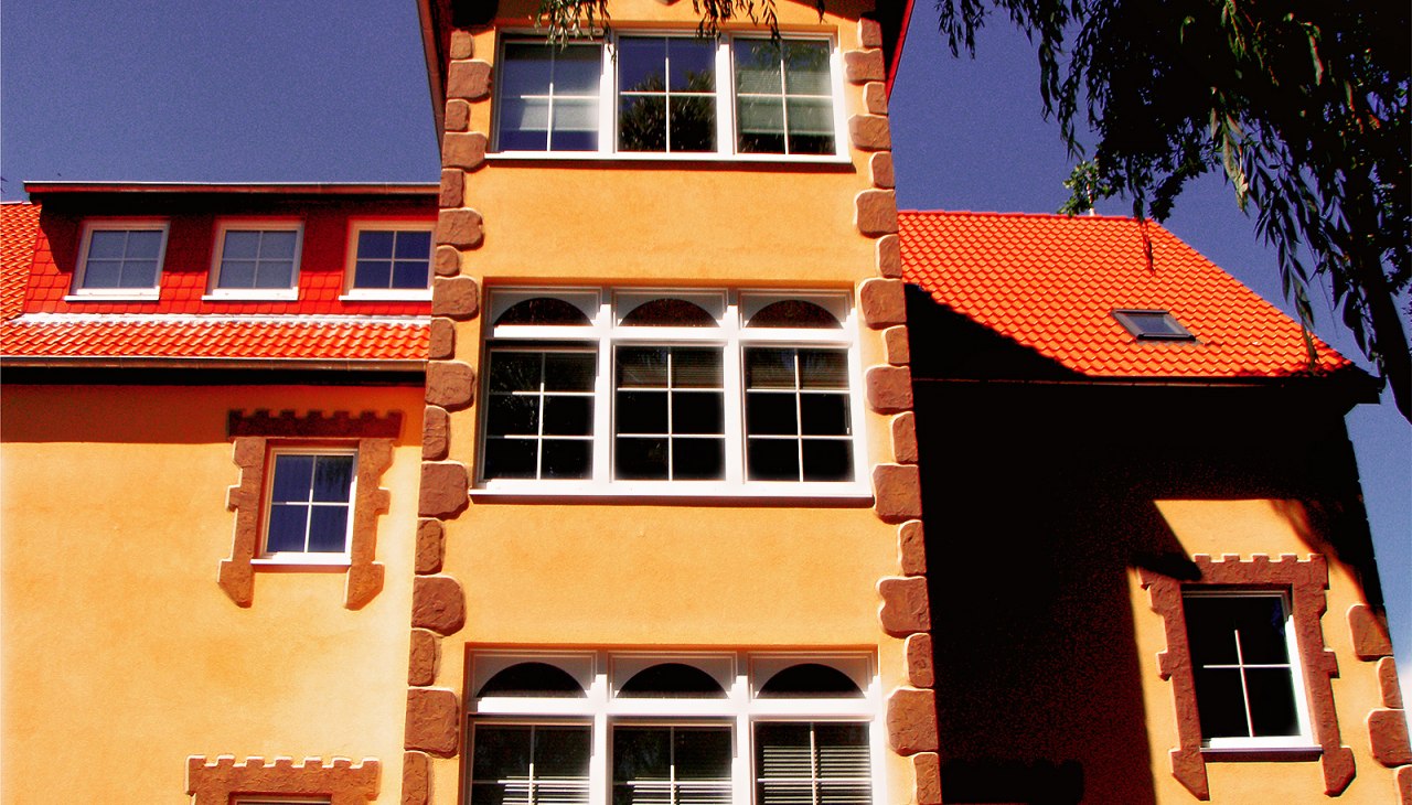 The guest house Kastell on the estate of the Waechter of Binz, the historical settlement core of the medieval Binz.The romantic staging as Byntze 1318 and the myth of the Templars of Rugia 1118 inspires in all areas of the family property. Unique on Rügen. Only 1000 meters from the pier of Binz., © BinzHotel.de/Eigentümer/WAECHTER The guest house Kastell on the estate of the Waechter of Binz, the historical settlement core of the medieval Binz.The romantic staging as Byntze 1318 and the myth of the Templars of Rugia 1118 inspires in all areas of the family property. Unique on Rügen. Only 1000 meters from the pier of Binz., © BinzHotel.de/Eigentümer/WAECHTER