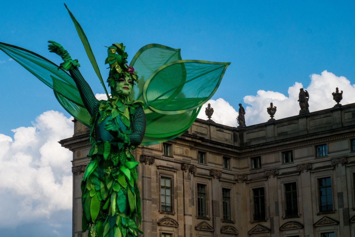 Showmen at the small festival in the large park // &copy; G&uuml;nther Schulz