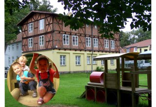Blick vom Spielplatz auf das Familienzentrum // © Familienzentrum Neustrelitz Blick vom Spielplatz auf das Familienzentrum // © Familienzentrum Neustrelitz