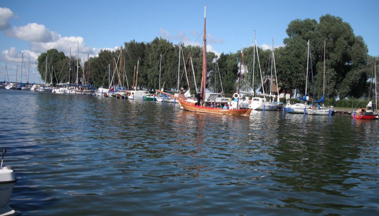 Zeesen boat “Ghost” in the Mönkebude marina – start to a trip on Stettin Lagoon, © Angelika Michaelis